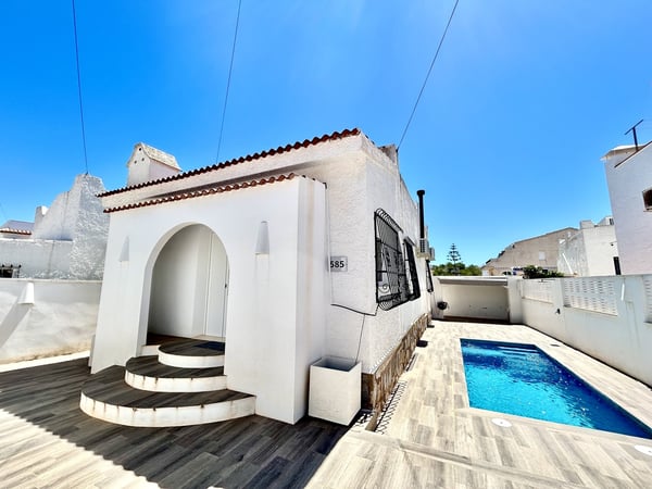 Villa in Villamartin - view 1