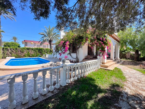 Villa in Playa Flamenca - view 1