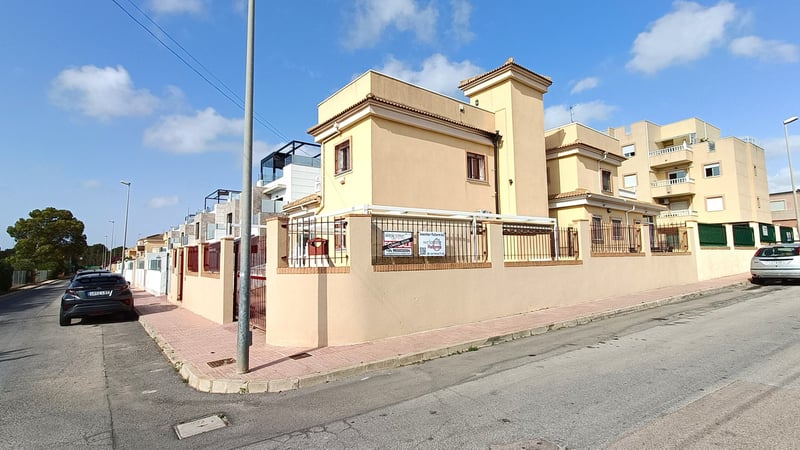 Villa in Urbanizacion los Balcones - view 1