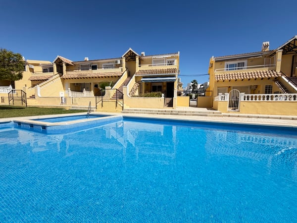 Apartment in Villamartin - view 1
