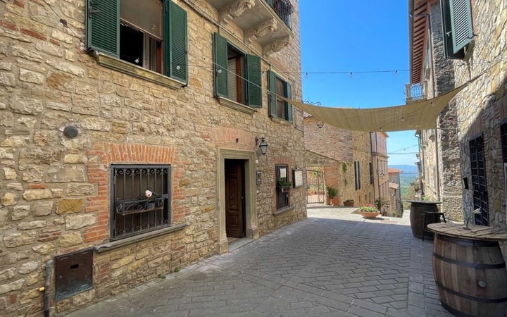 House in Montegabbione - view 1