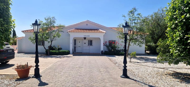 Villa in La Vinuela - view 1
