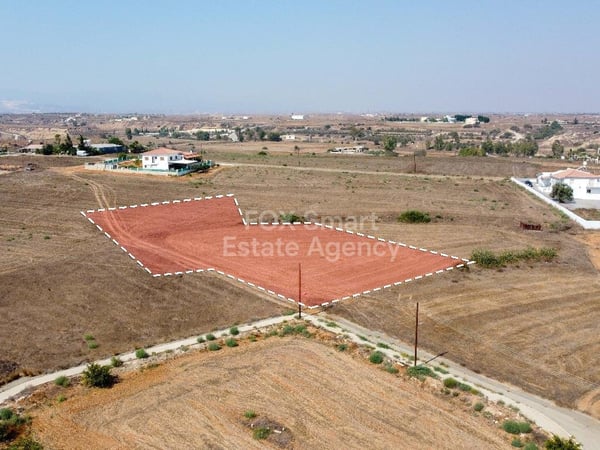 Land in Palaiometocho - view 1