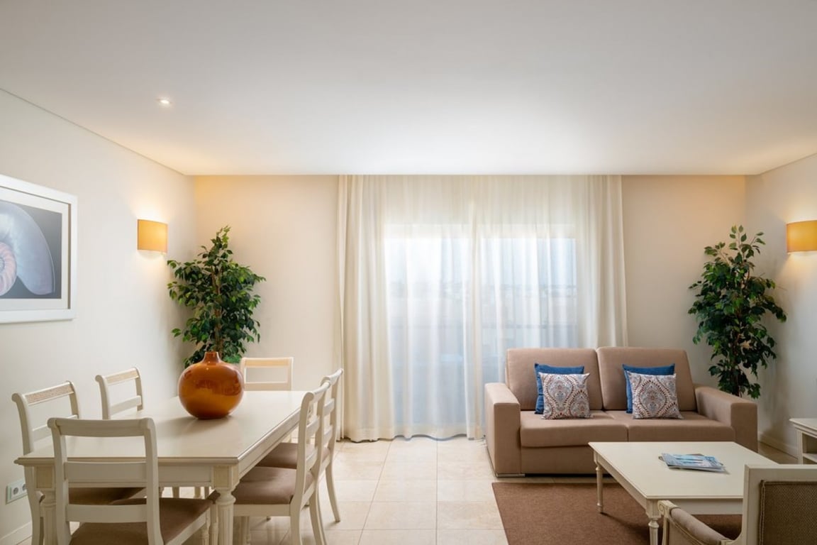 House in Lagoa - Image 3