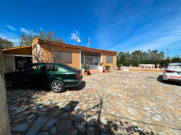 Villa in Guardamar del Segura - view 1