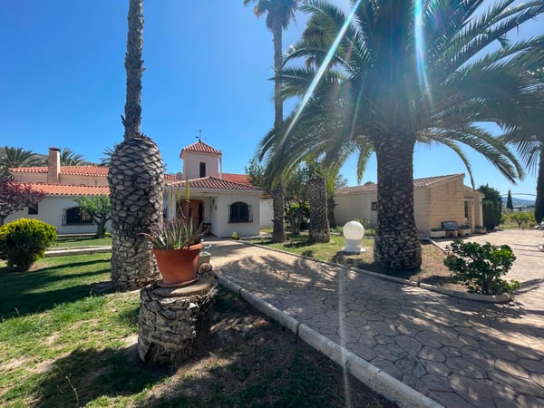 Villa in Elda - view 1