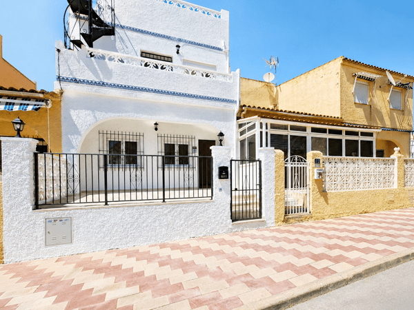 Villa in San Fulgencio - view 1