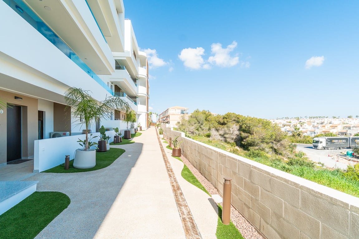 Apartment in Urbanizacion los Balcones - Image 3