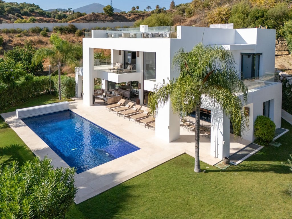 House in Nueva Andalucia - Image 2