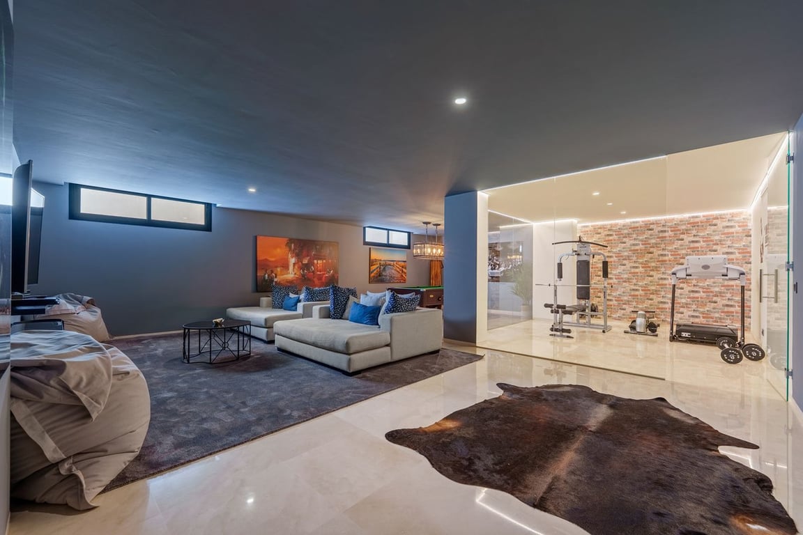 House in Nueva Andalucia - Image 3