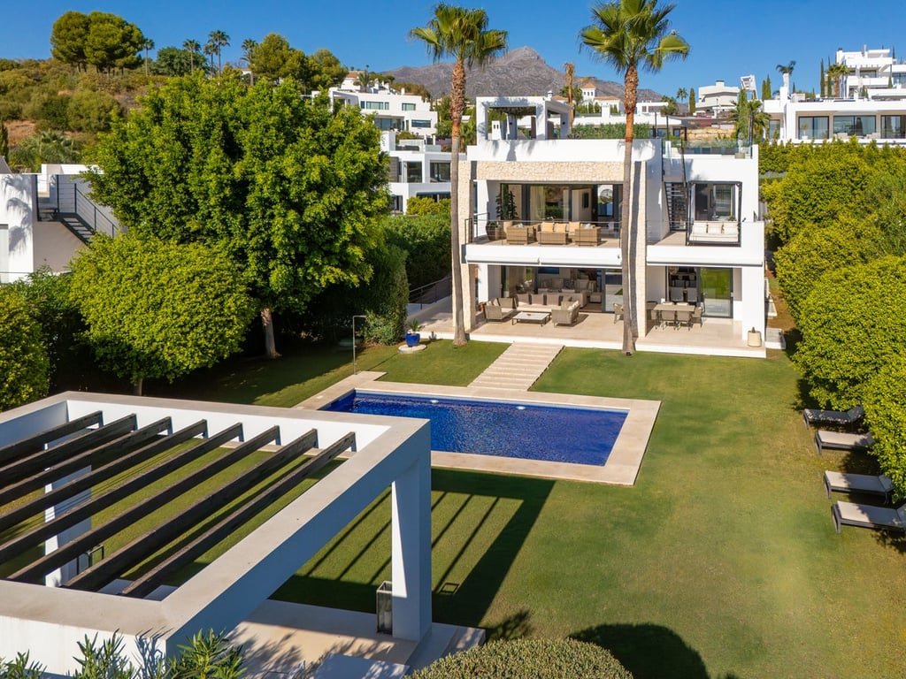 House in Nueva Andalucia - Image 2