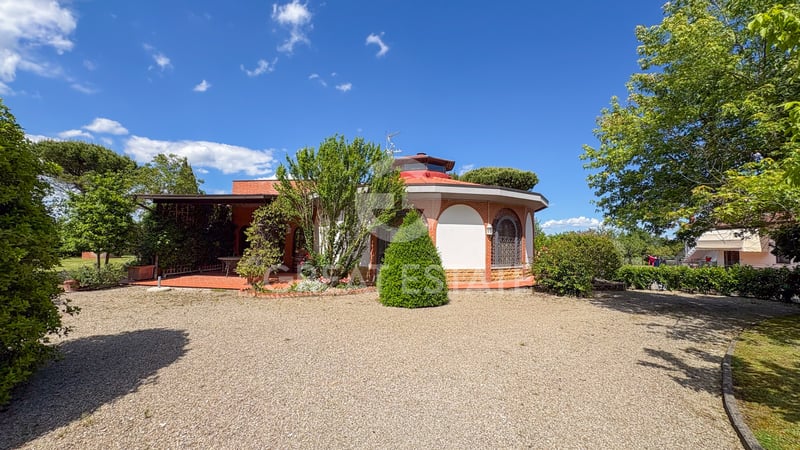 House in Chiusi - view 1