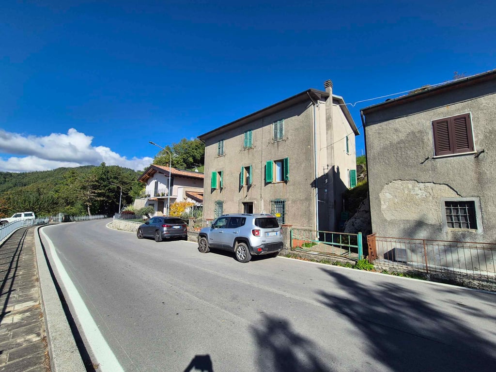 House in Minucciano - Image 3