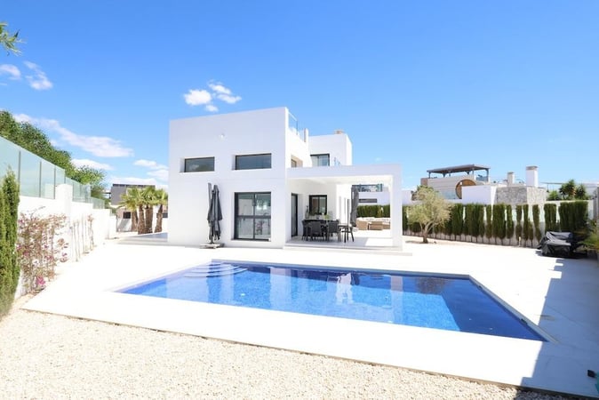 Villa in La Marquesa - view 1