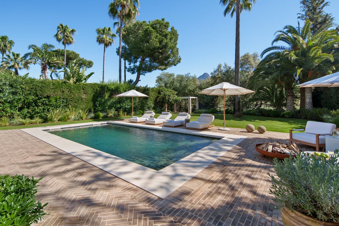 Villa in Nueva Andalucia - Image 2