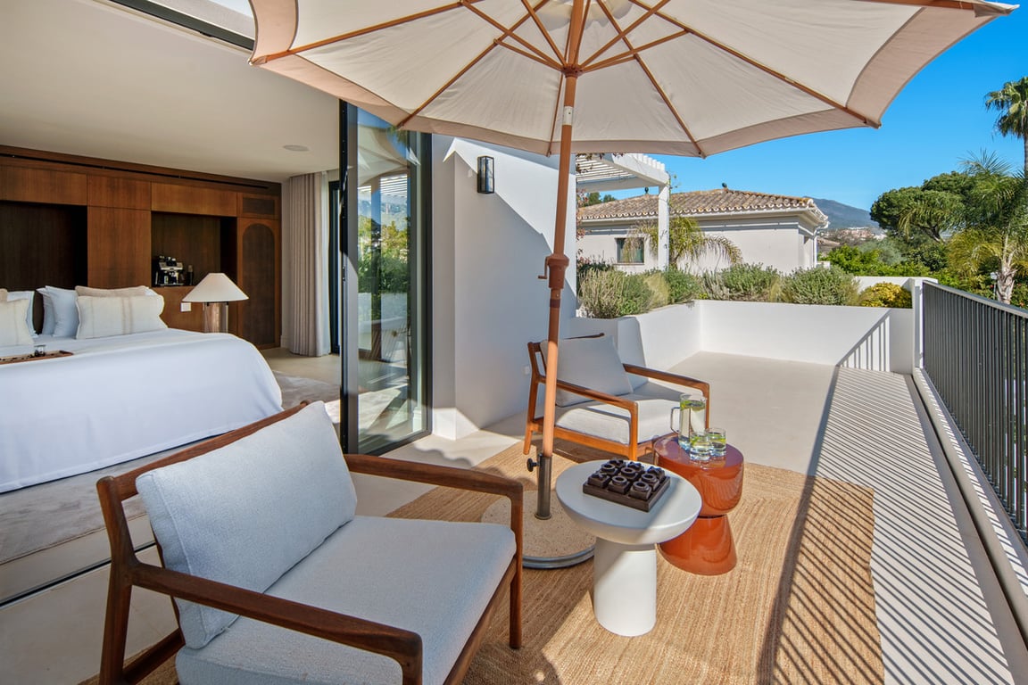 Villa in Nueva Andalucia - Image 3