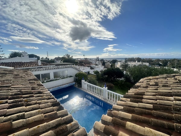 Villa in Sitio de Calahonda - view 1