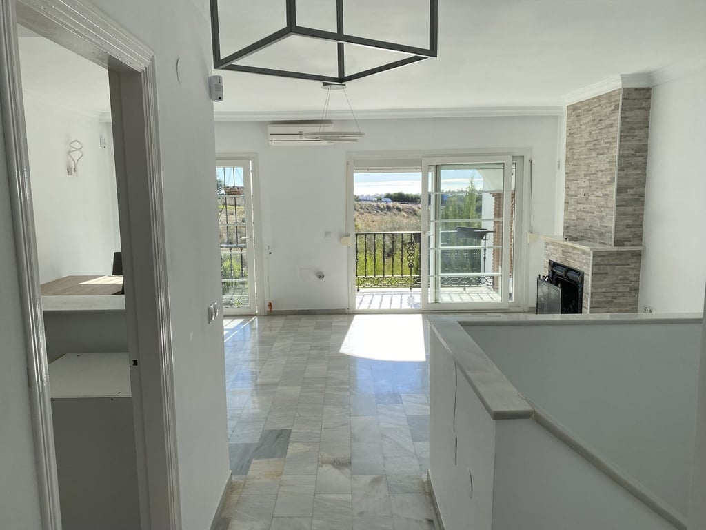 Apartment in Mijas Costa - Image 3