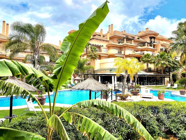 Apartment in Nueva Andalucia - view 1