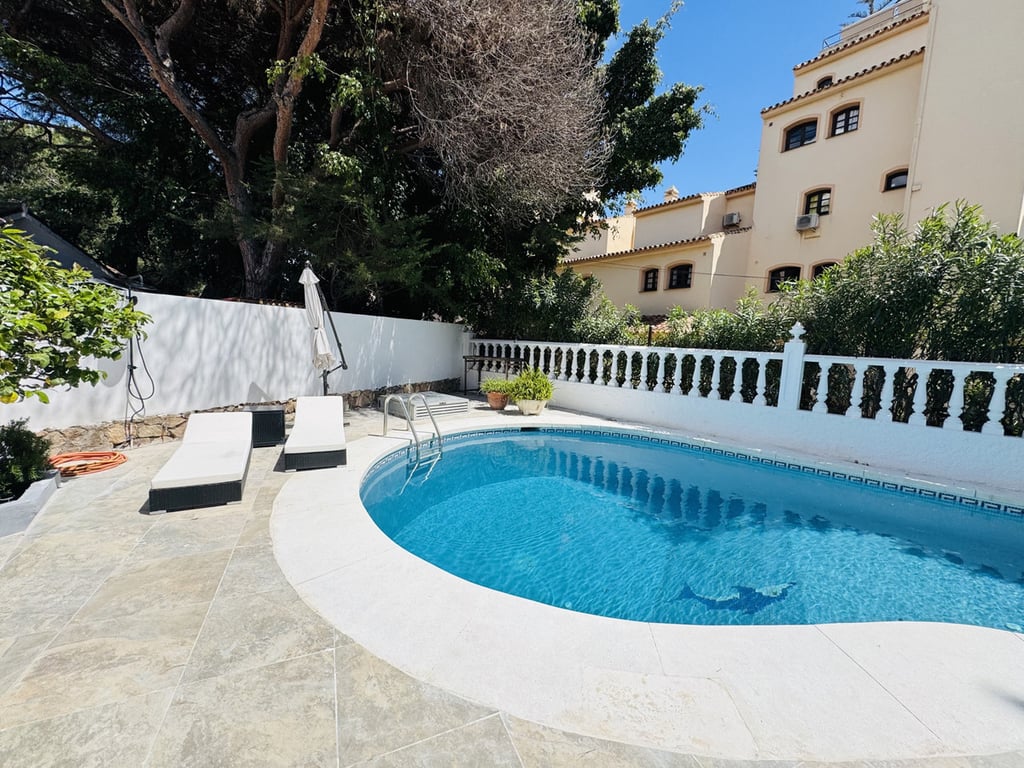 Villa in Elviria - Image 3
