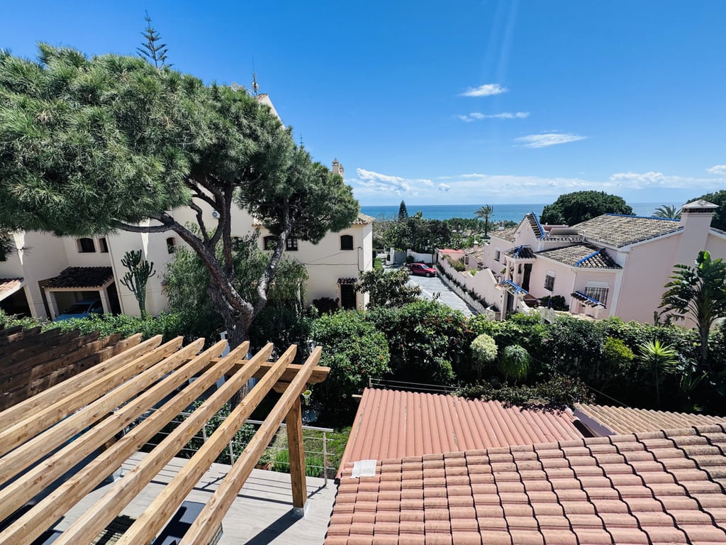 Villa in Elviria - Image 2