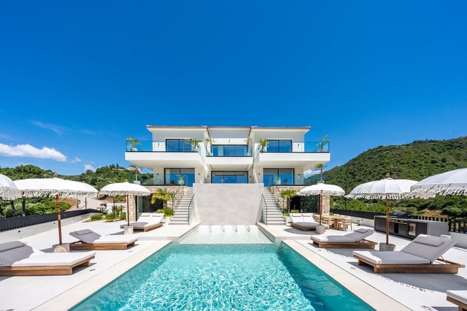 Villa in Benahavis - view 1