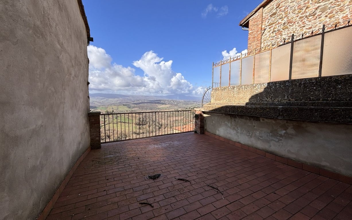 House in Ficulle - Image 3