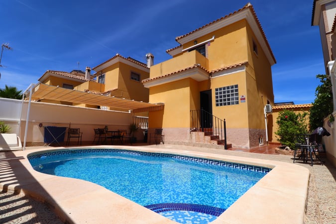 House in Algorfa - view 1
