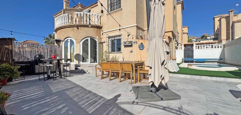 House in Villamartin - view 1