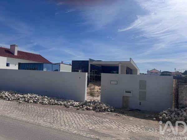 House in Palmela - view 1