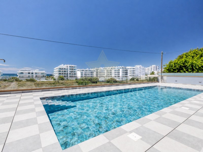 Apartment in Quarteira - Image 3