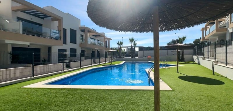 Apartment in Villamartin - view 1