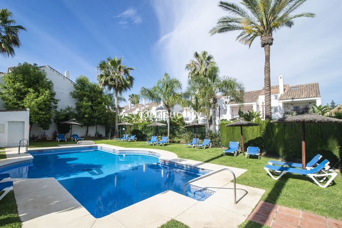 Villa in Nueva Andalucia - view 1