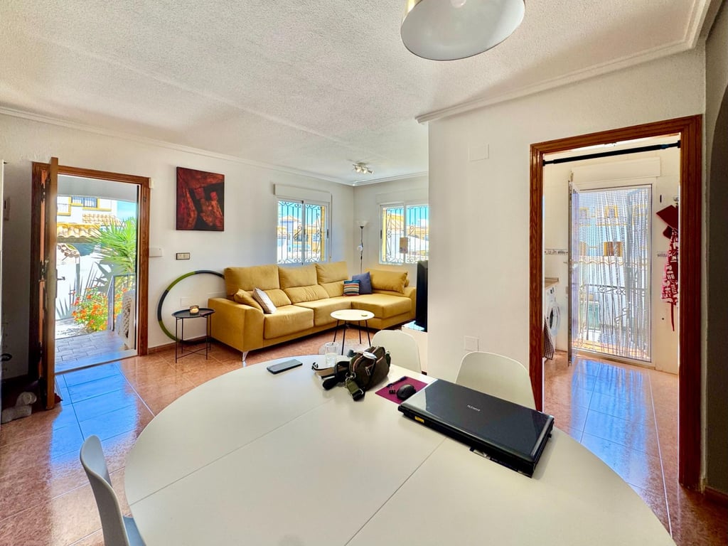House in Urbanizacion los Balcones - Image 3