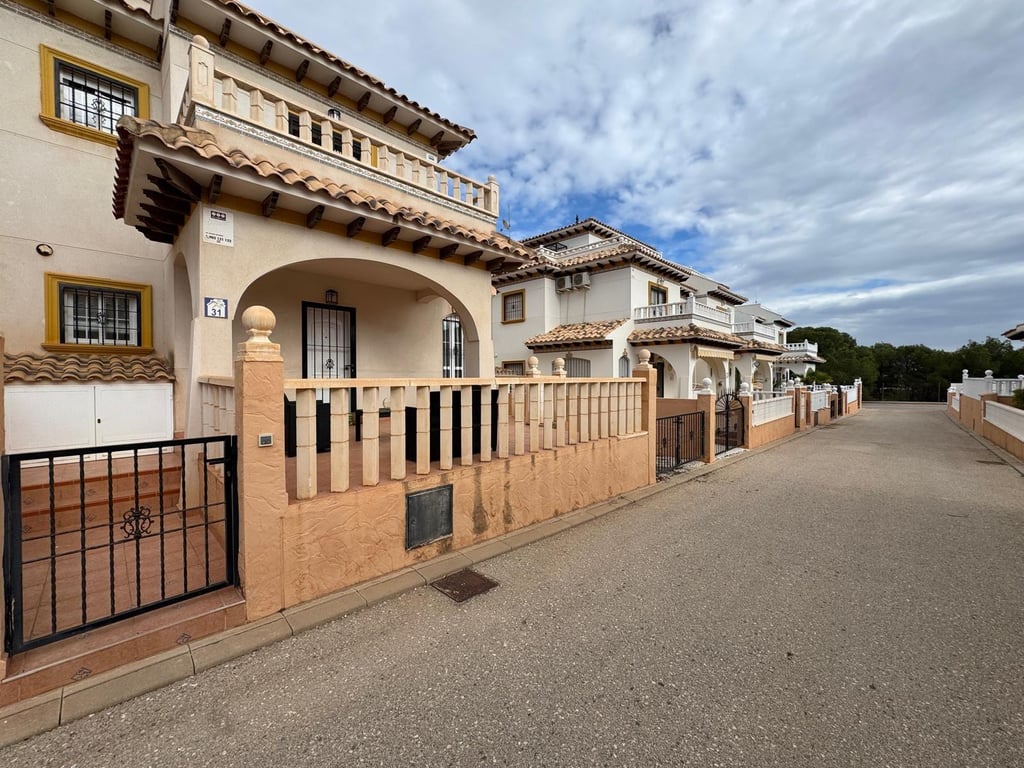 House in Urbanizacion los Balcones - Image 2