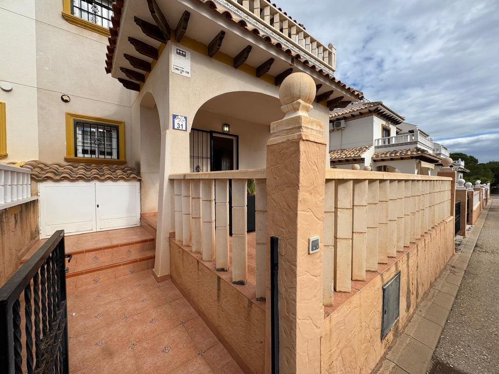 House in Urbanizacion los Balcones - Image 3