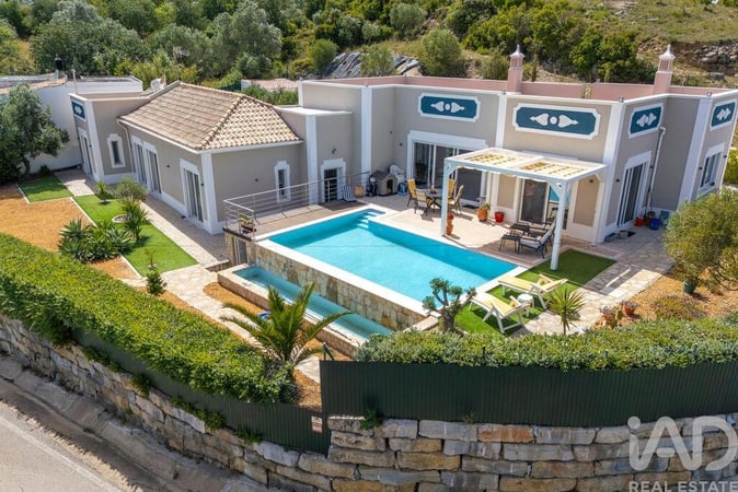House in Estoi - view 1