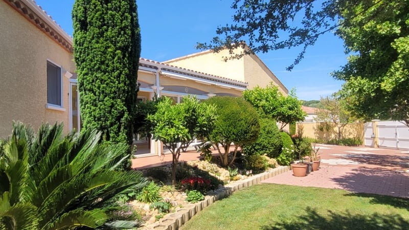 House in Puimisson - view 1