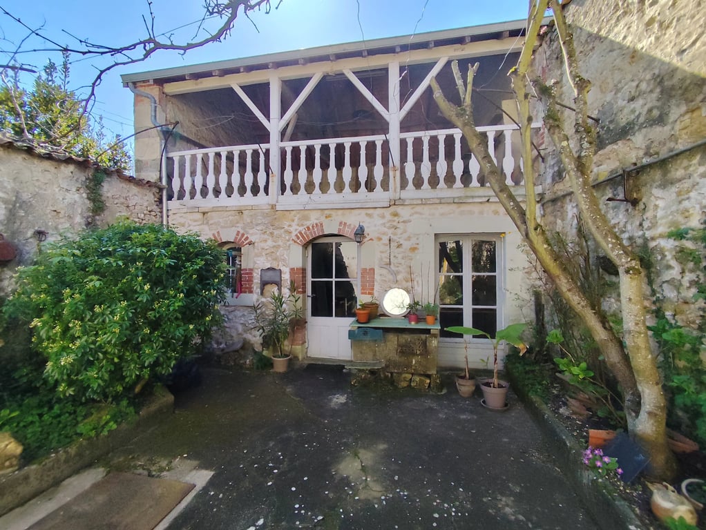 House in Civray - Image 2
