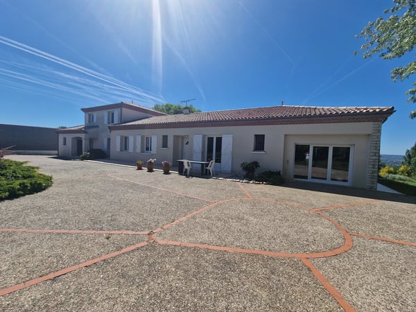 House in Monflanquin - view 1