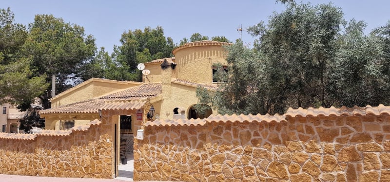 Villa in Molins - view 1