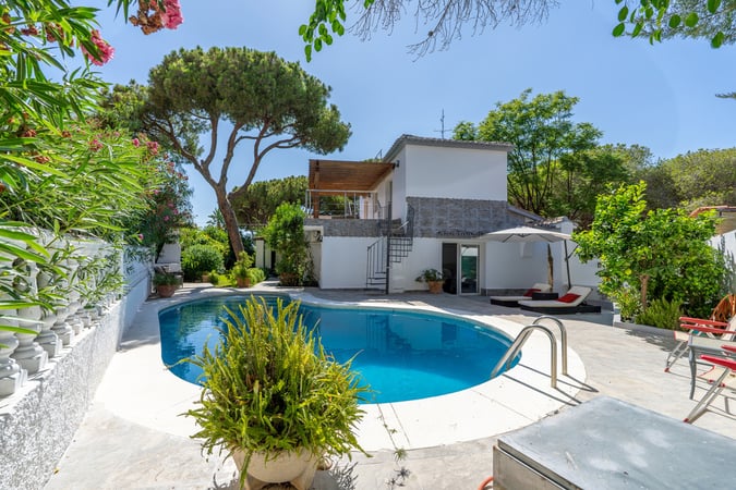 Villa in Artola - view 1