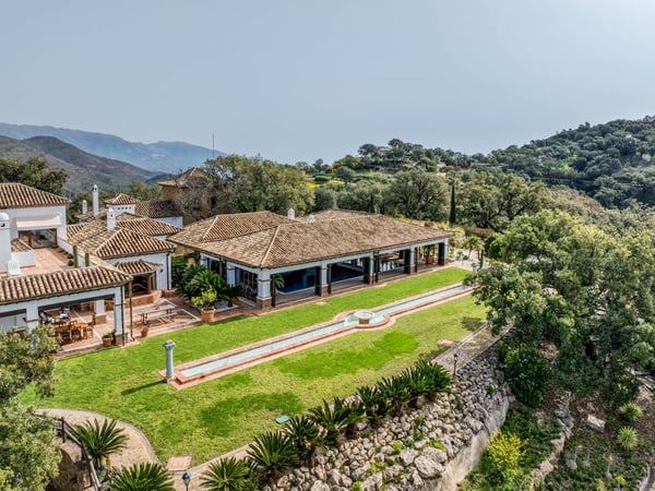 Villa in La Mairena - view 1