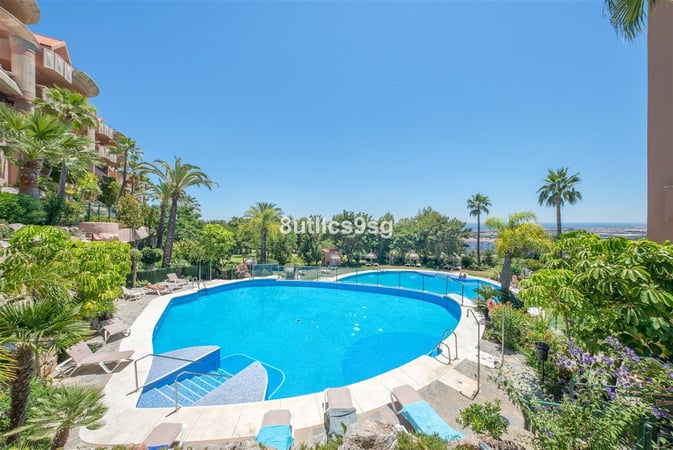 Apartment in Nueva Andalucia - view 1
