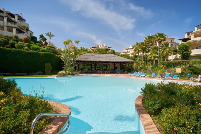 Apartment in Benahavis - view 1