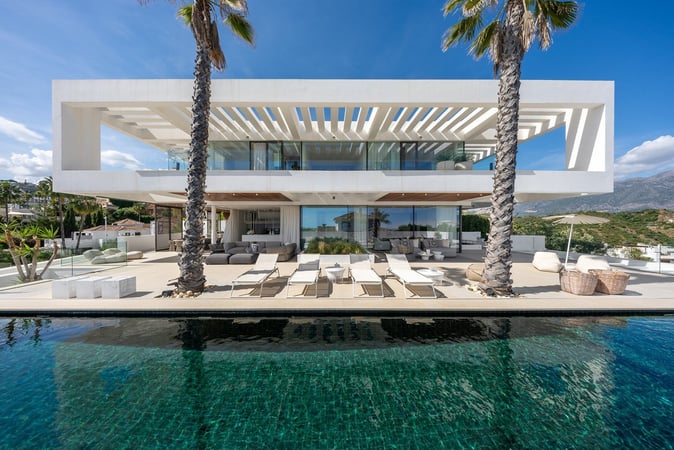 Villa in Benahavis - view 1