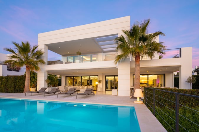 Villa in Nueva Andalucia - view 1