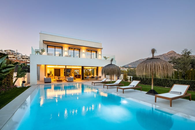 Villa in Nueva Andalucia - view 1
