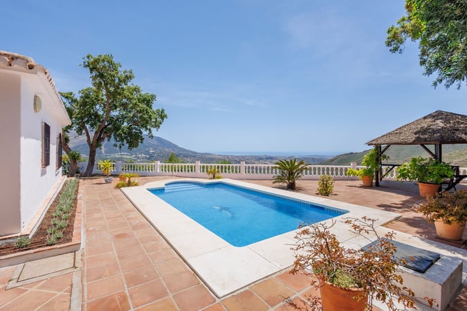 Villa in Coin - view 1