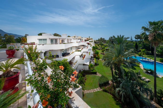 Apartment in Nueva Andalucia - view 1